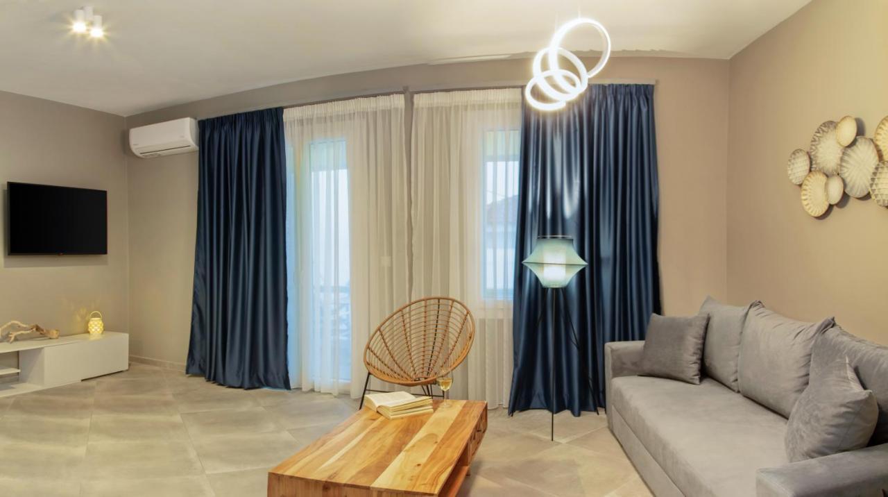 Corali Suites Andros Batsi  Luaran gambar