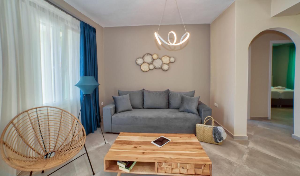 Corali Suites Andros Batsi  Luaran gambar