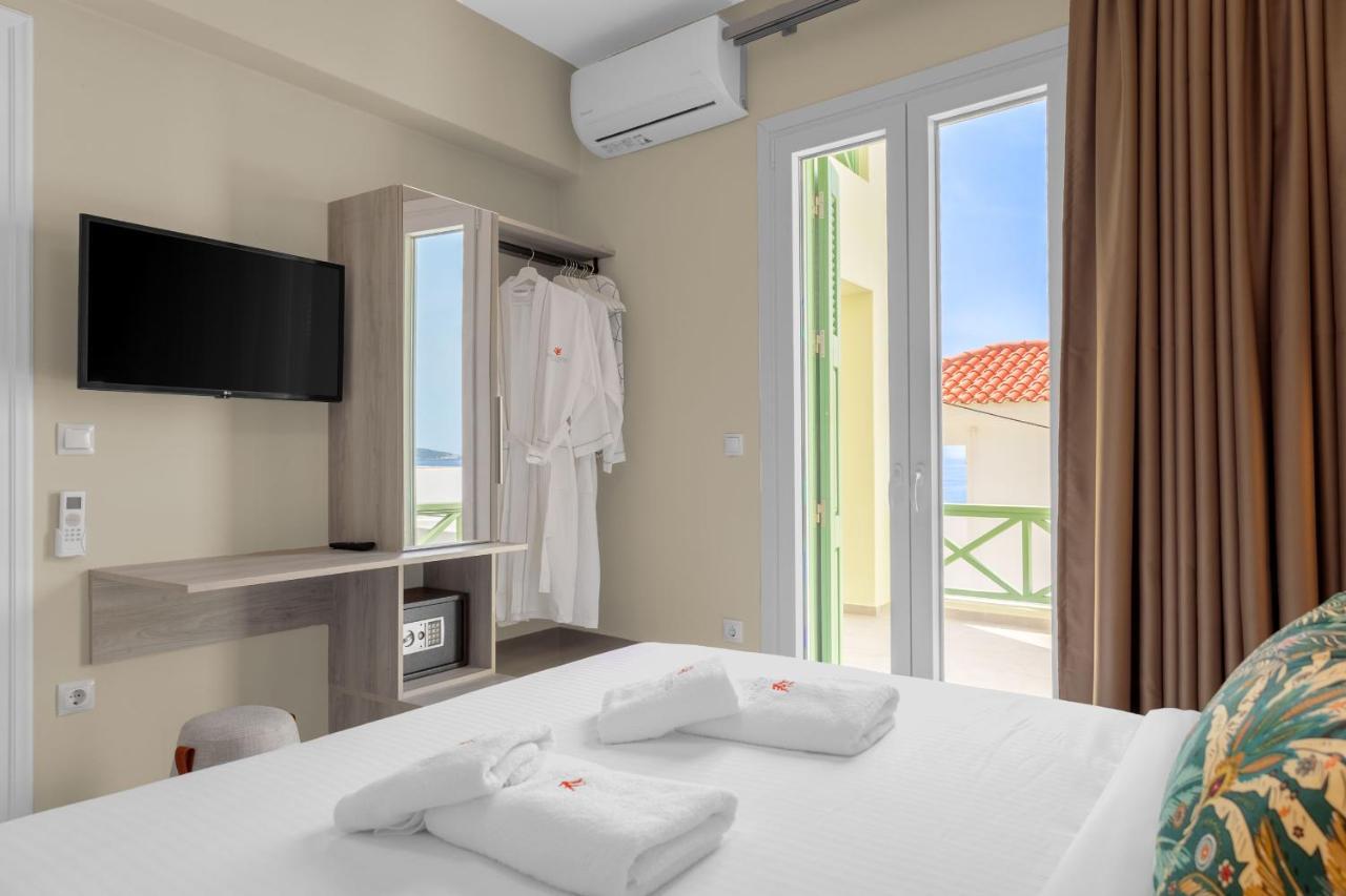 Corali Suites Andros Batsi  Luaran gambar