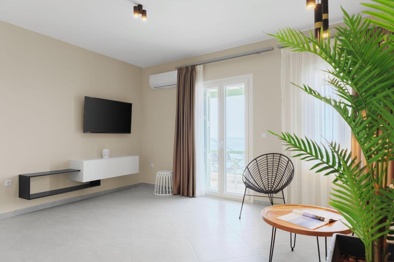 Corali Suites Andros Batsi  Luaran gambar