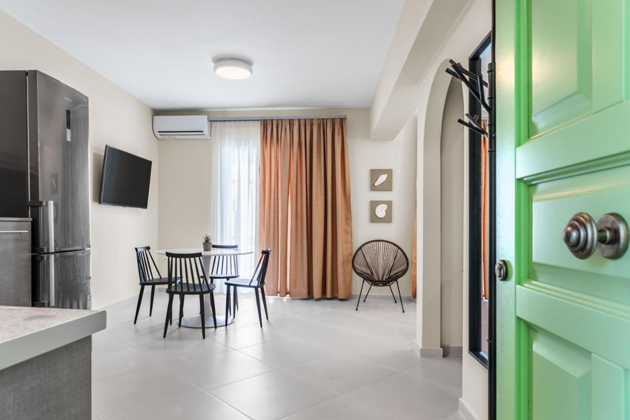 Corali Suites Andros Batsi  Luaran gambar